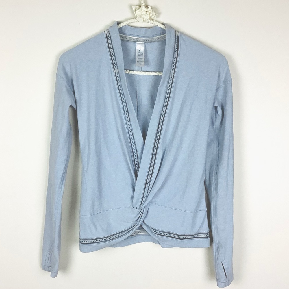 IVIVVA From LULULEMON LIGHT BLUE TOP OWN THE MOVE TWIST